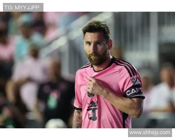 以足球巨星梅西为例探讨当代顶级球员的崛起与影响力